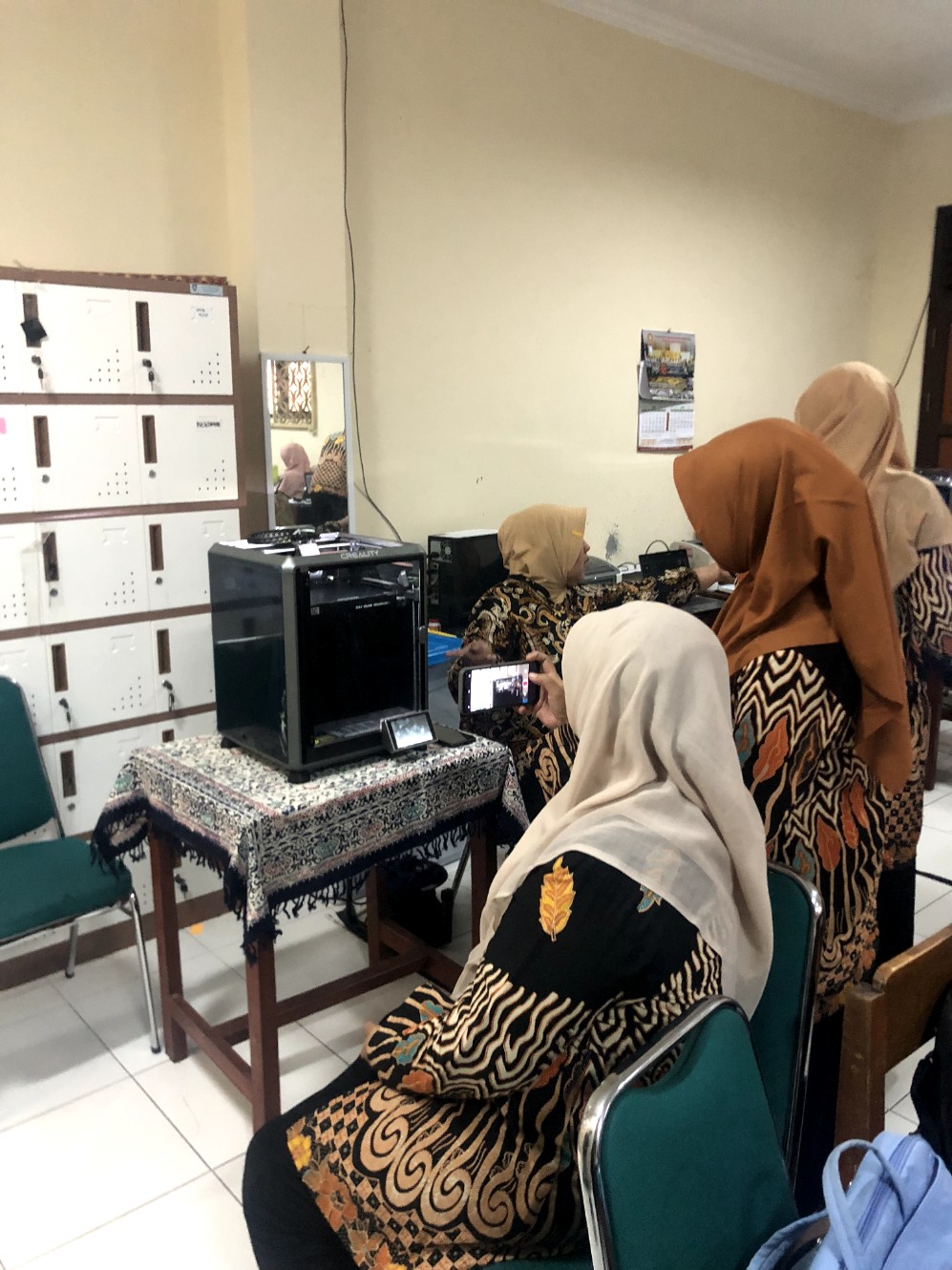Hari ke-2: MersifLab Menjadi Narasumber Peningkatan Kompetensi Guru Pemanfaatan Teknologi Printer 3D Dalam Media Pembelajaran Inovatif di SMP Negeri 13 Surakarta